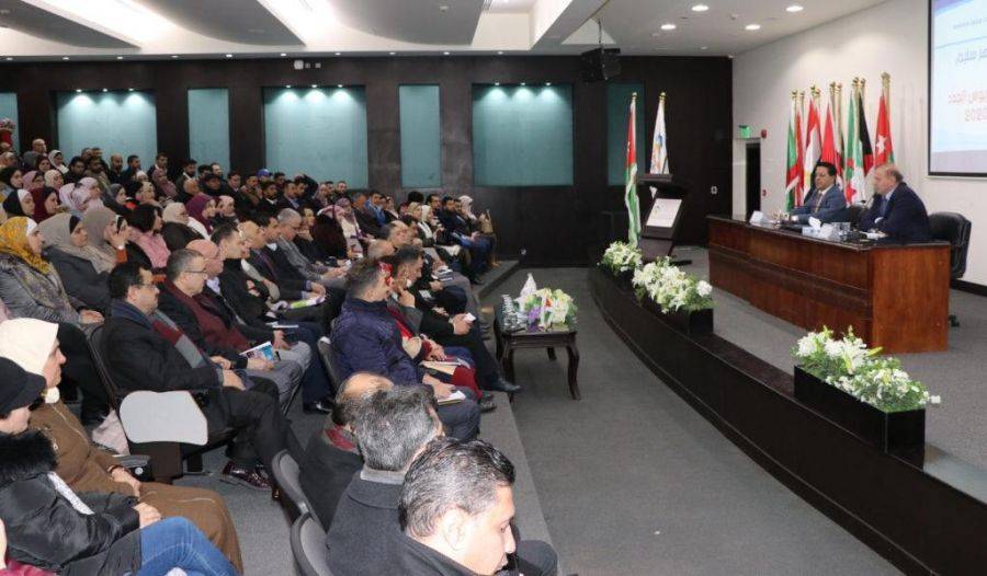 رئيس جامعة عمان العربية  يلتقي طلبة الماجستير والبكالوريوس الجدد