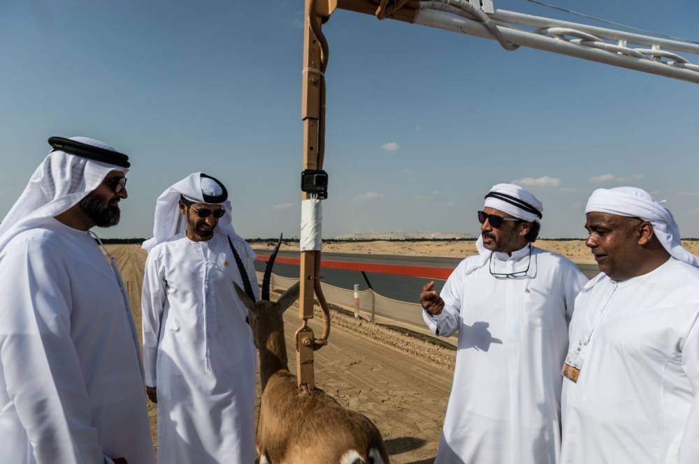 ناصر بن دلموك نجم ختام بطولة السلق التي نظمها مركز حمدان بن محمد لإحياء التراث