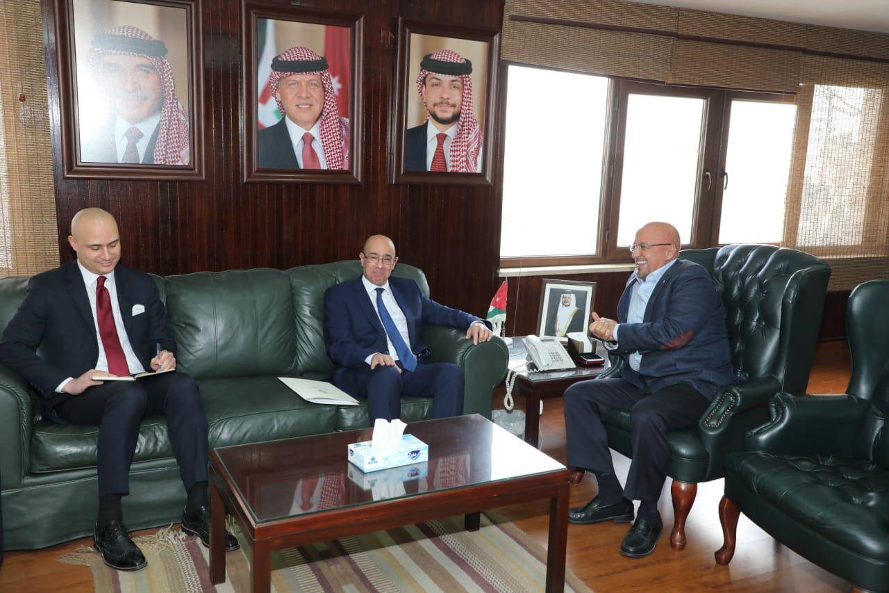 وزير المياه والري رائد ابو السعود يستقبل السفير التونسي لدى الاردن 