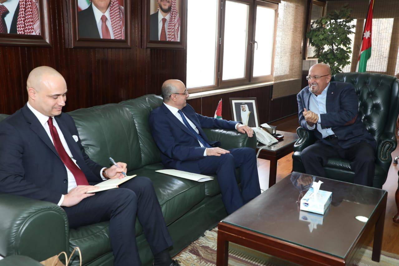 وزير المياه والري رائد ابو السعود يستقبل السفير التونسي لدى الاردن 