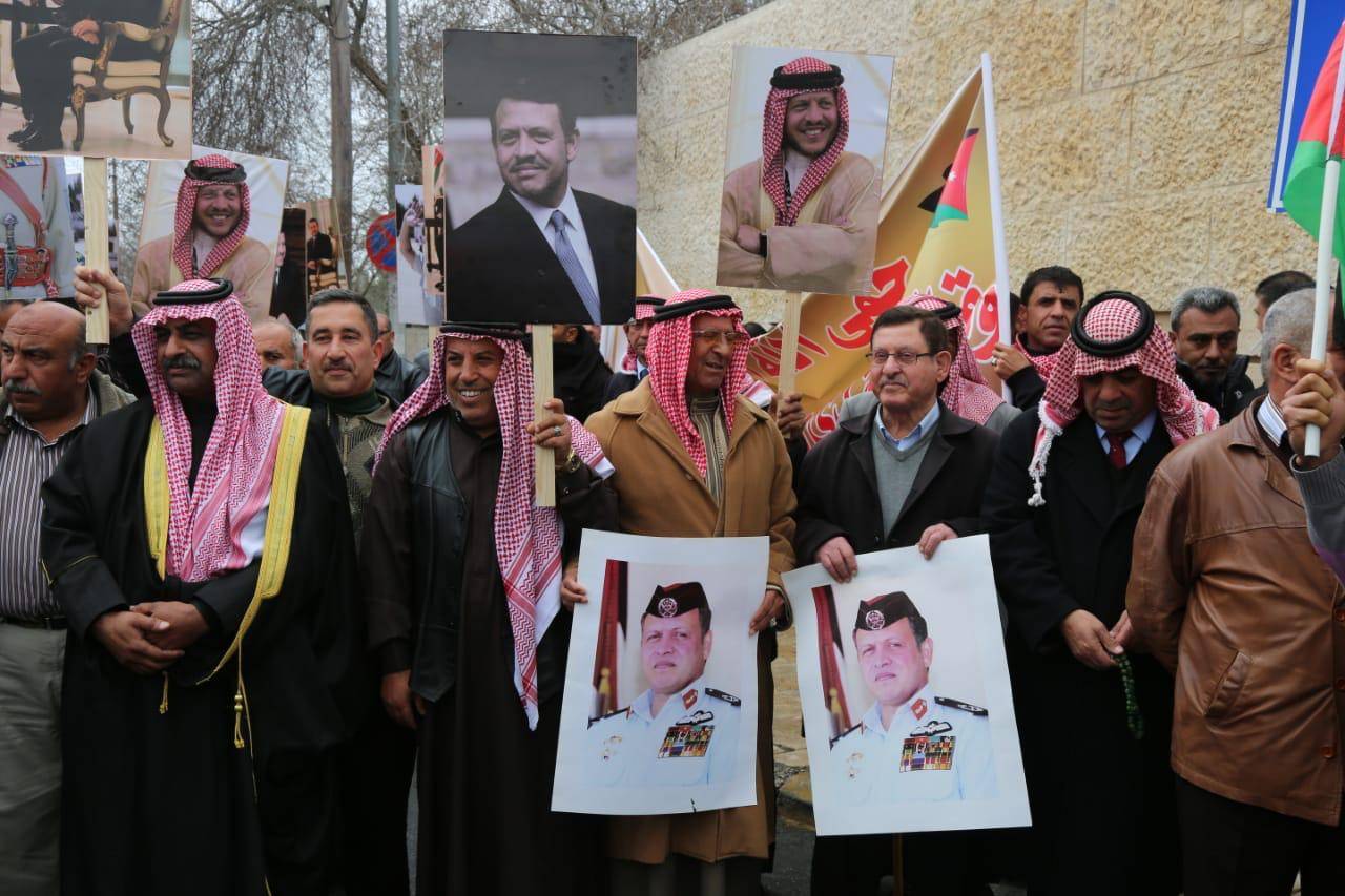 وقفة حاشدة لمتقاعدي الأمن العام لتقديم الشكر لجلالة الملك .. صور وفيديو