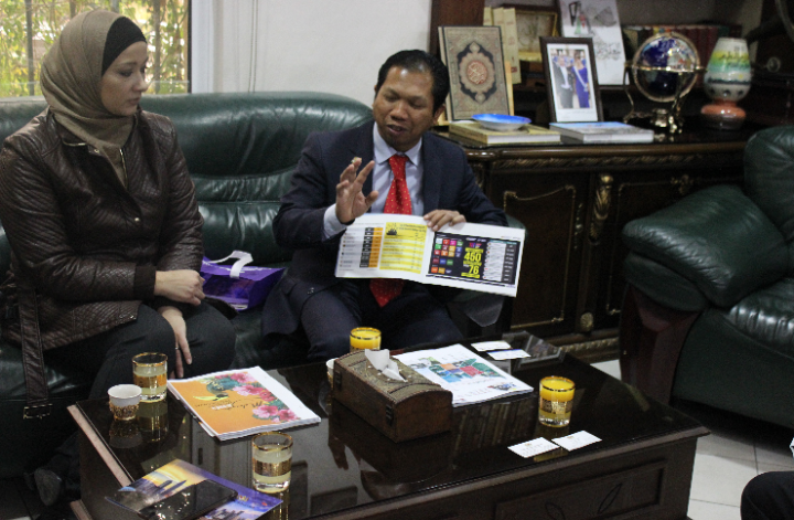 مدير عام مدارس النظم الحديثة  يستضيف الملحق التعليمي في السفارة الماليزية