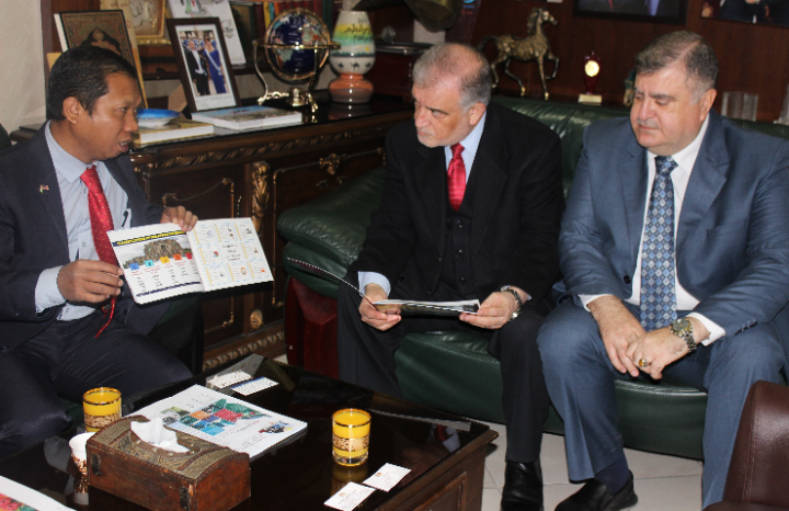 مدير عام مدارس النظم الحديثة  يستضيف الملحق التعليمي في السفارة الماليزية