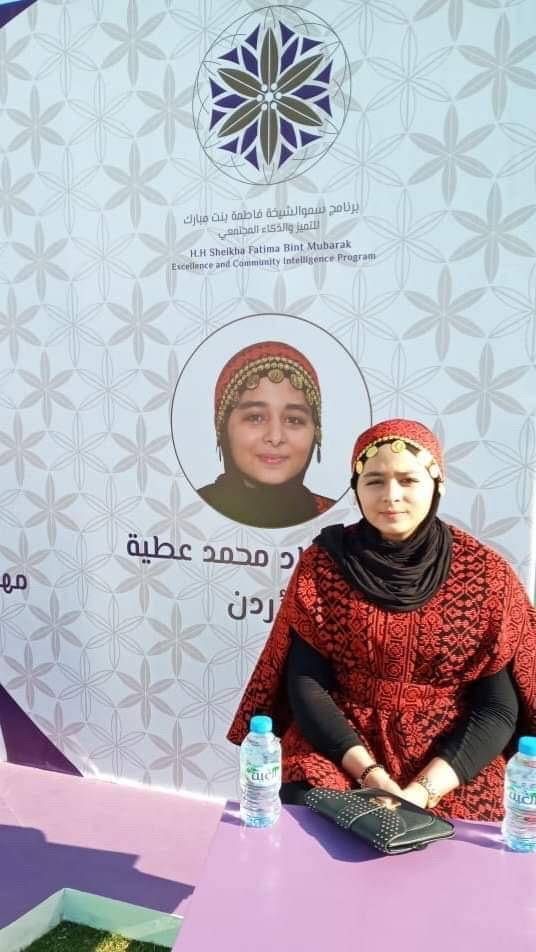 الأردنية رهف عطية تشهر كتابها الثالث من كل روض زهرة بملتقى ابوظبي  الأسري 