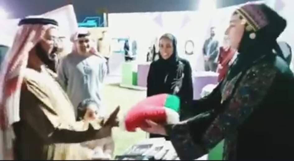 الأردنية رهف عطية تشهر كتابها الثالث من كل روض زهرة بملتقى ابوظبي  الأسري 