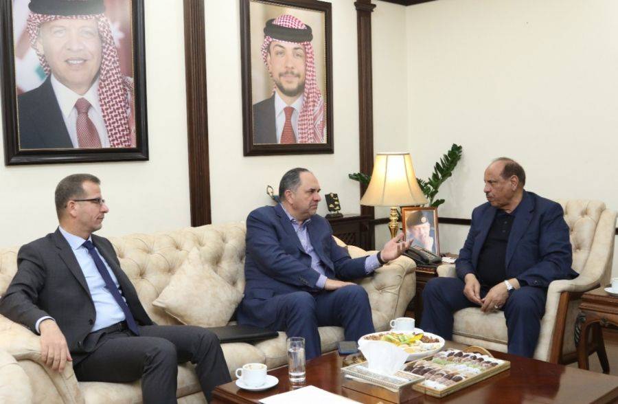 وزير الداخلية ووزير العدل يناقشان السلوكيات المخالفة للقانون