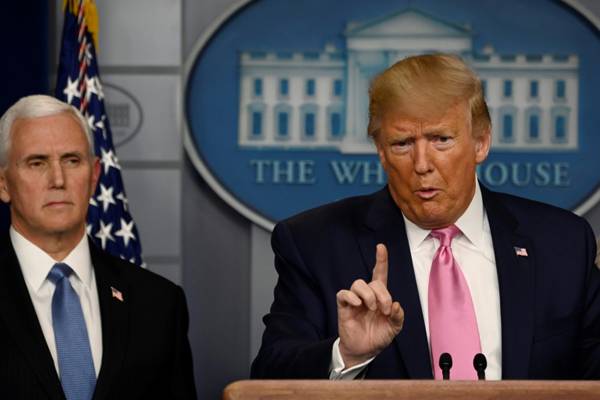 ترمب يكلّف نائبه مايك بنس بتنسيق جهود مكافحة كورونا