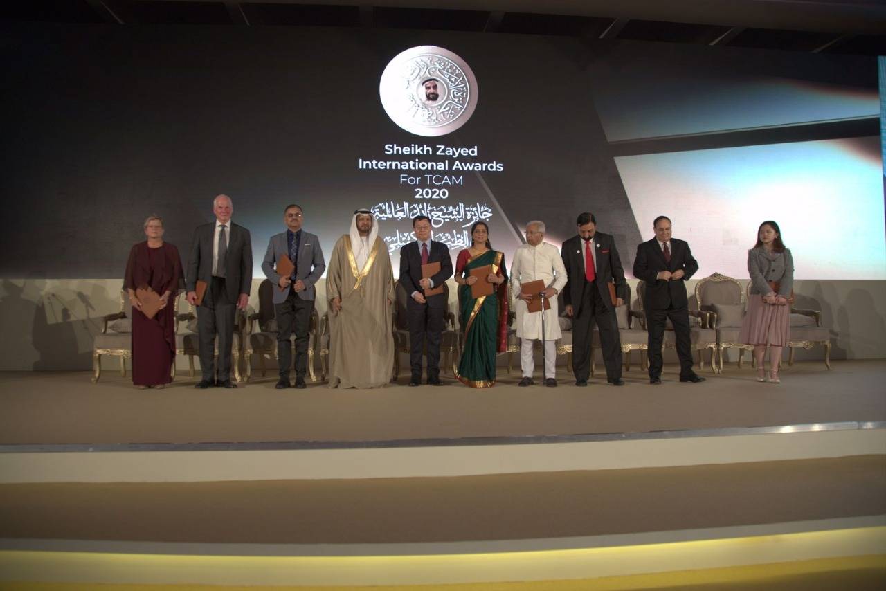 باحثون واطباء وأكاديميون يشيدون بجائزة الشيخ زايد العالمية للطب التكميلي