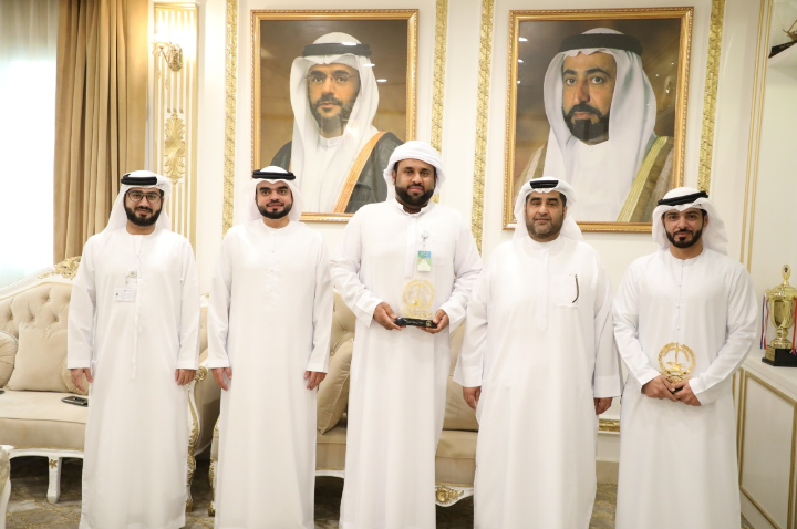 بلدية الحمرية تكرم بيئة تقديراً للجهود البيئية المبذولة