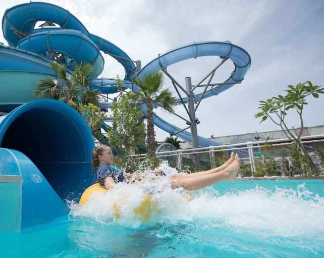 دخول مجاني للأطفال إلى منتزه لاجونا المائي في شهر مارس