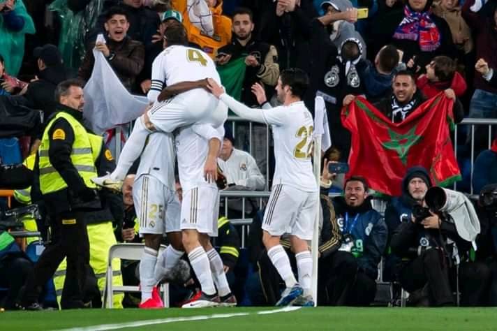 ريال مدريد يهزم برشلونة بهدفين ويستعيد صدارة الدوري الاسباني