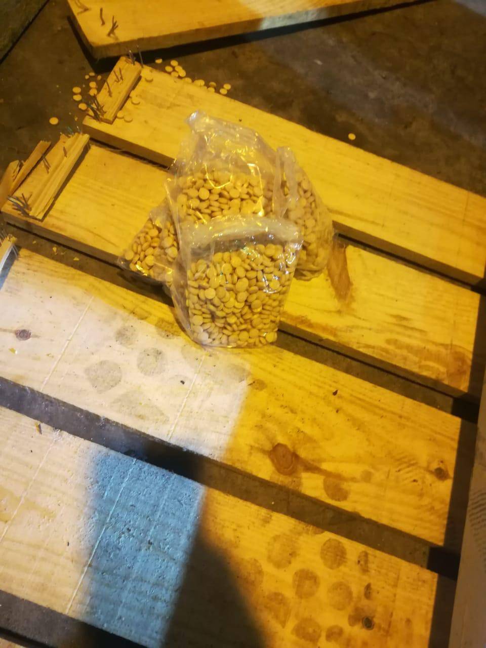 مكافحة المخدرات تحبط محاولة تهريب ٣٢٠ الف حبة مخدرة الى احدى دول الجوار 