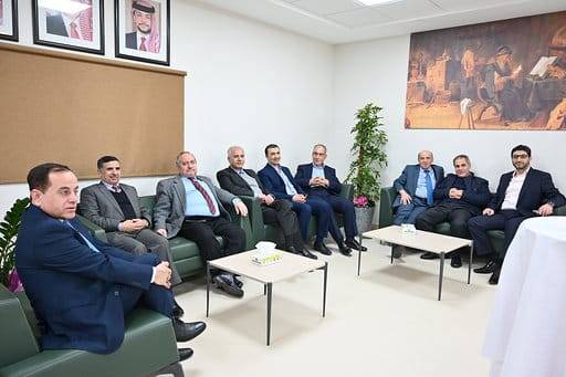 اطباء من مستشفى الجامعة يزورون مستشفى الكندي ويشيدون بتجهيزاته 