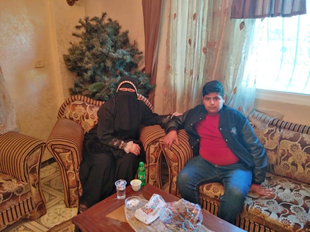 شمس العطاء لا تغيب .. الدكتورة نوال العجارمة تترأس وفد تربوي لزيارة أحد الطلبة