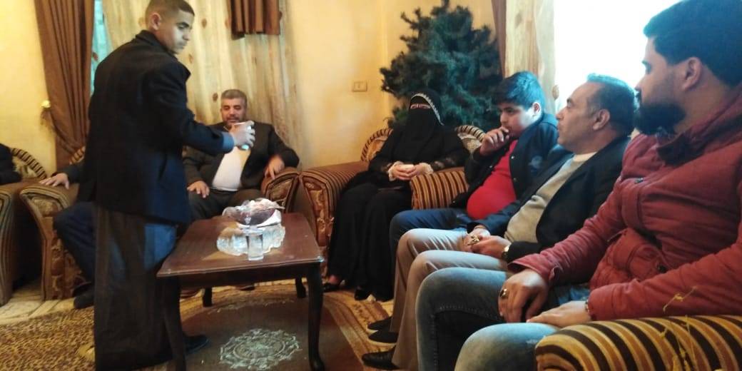 شمس العطاء لا تغيب .. الدكتورة نوال العجارمة تترأس وفد تربوي لزيارة أحد الطلبة