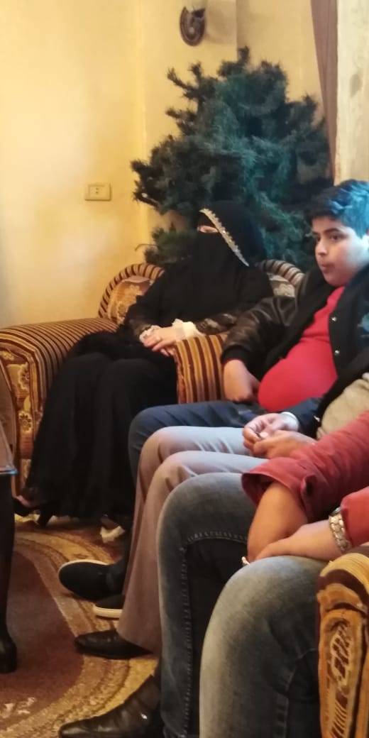 شمس العطاء لا تغيب .. الدكتورة نوال العجارمة تترأس وفد تربوي لزيارة أحد الطلبة