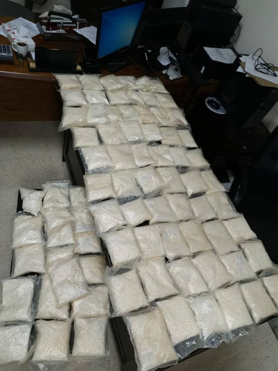 الجمارك تحبط تهريب (165) ألف حبة كبتاغون 