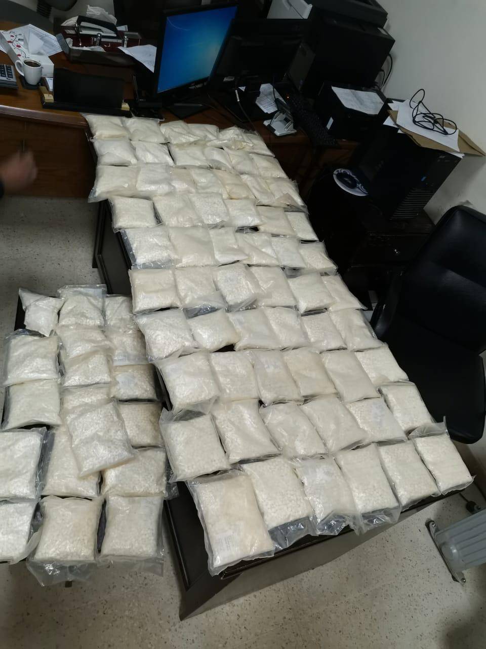 الجمارك تحبط تهريب (165) ألف حبة كبتاغون 