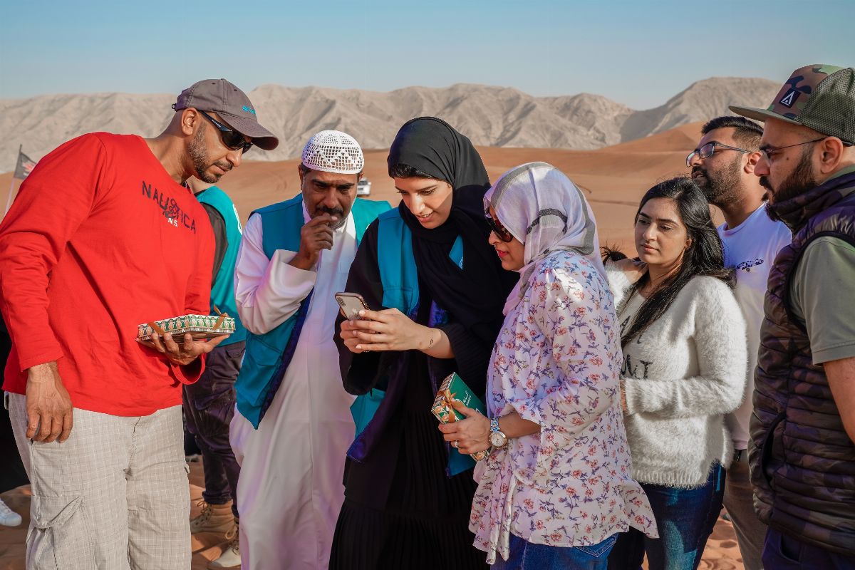 ھیئة الشارقة للآثار تنشر رسائلھا التوعویة بین سائقي سیارات  الدفع الرباعي