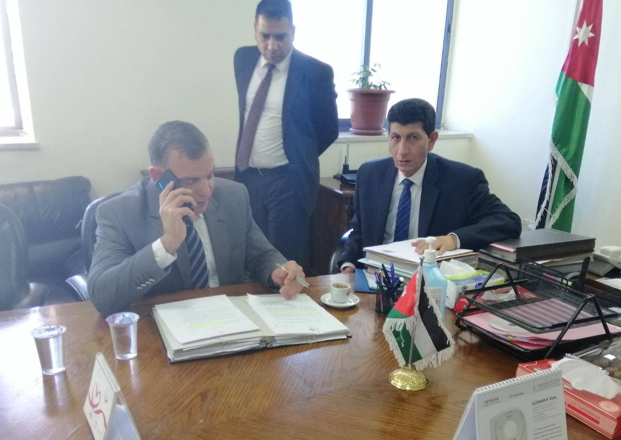 وزير الصحة يباشر عمله بالاشراف على متابعة الامور الادارية والفنية بمستشفى الامير حمزة