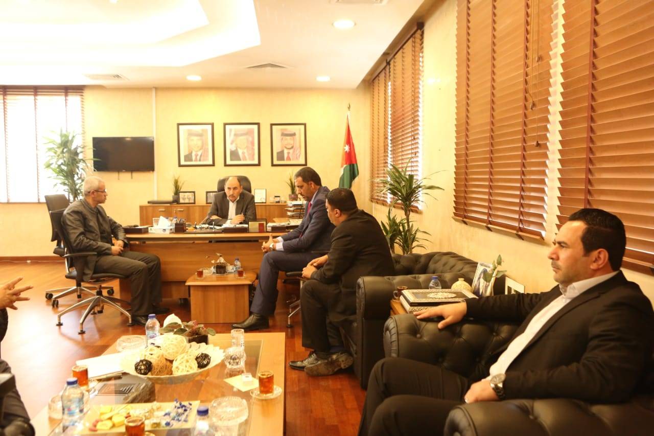 وزير الأشغال العامة يبحث مع رئيسي بلديتي الظليل و الشونة الوسطى عدد من المشاريع 