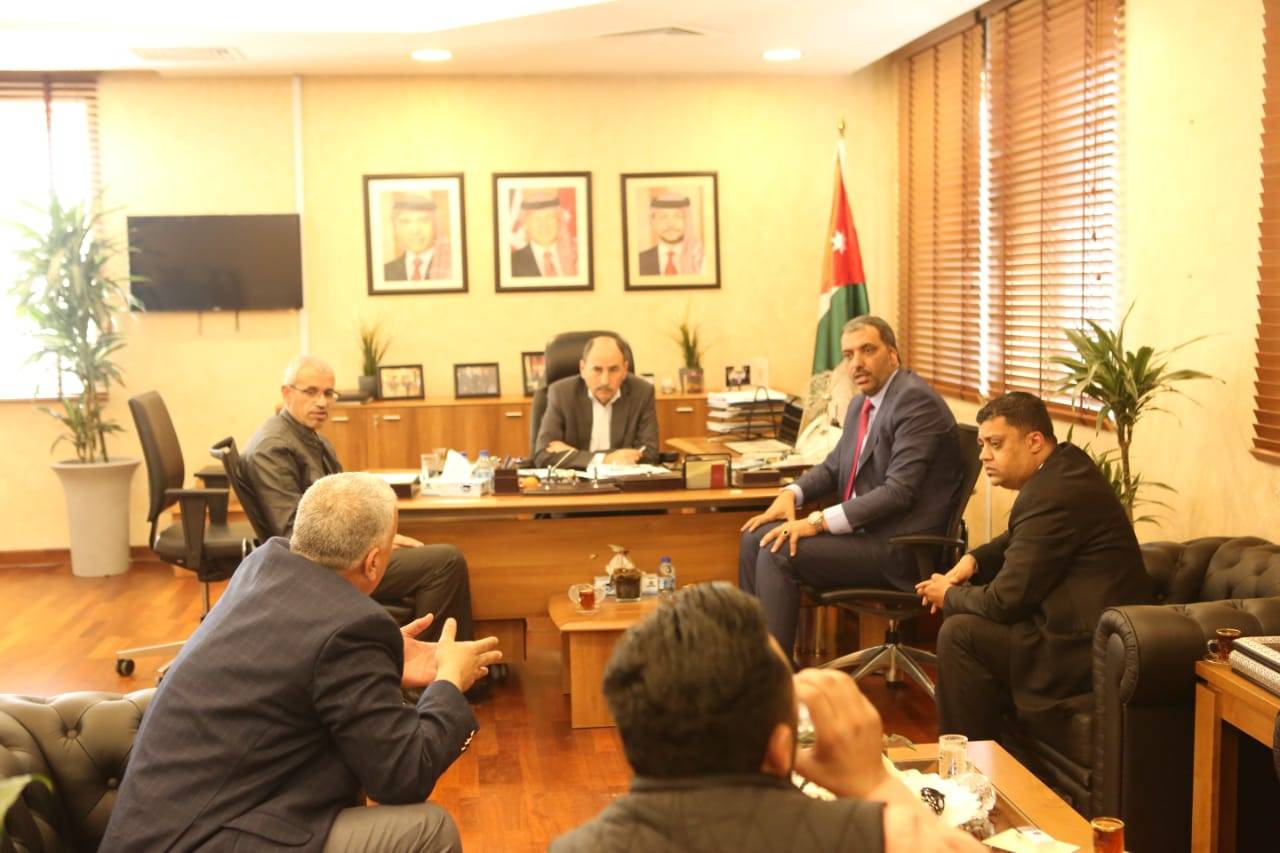 وزير الأشغال العامة يبحث مع رئيسي بلديتي الظليل و الشونة الوسطى عدد من المشاريع 