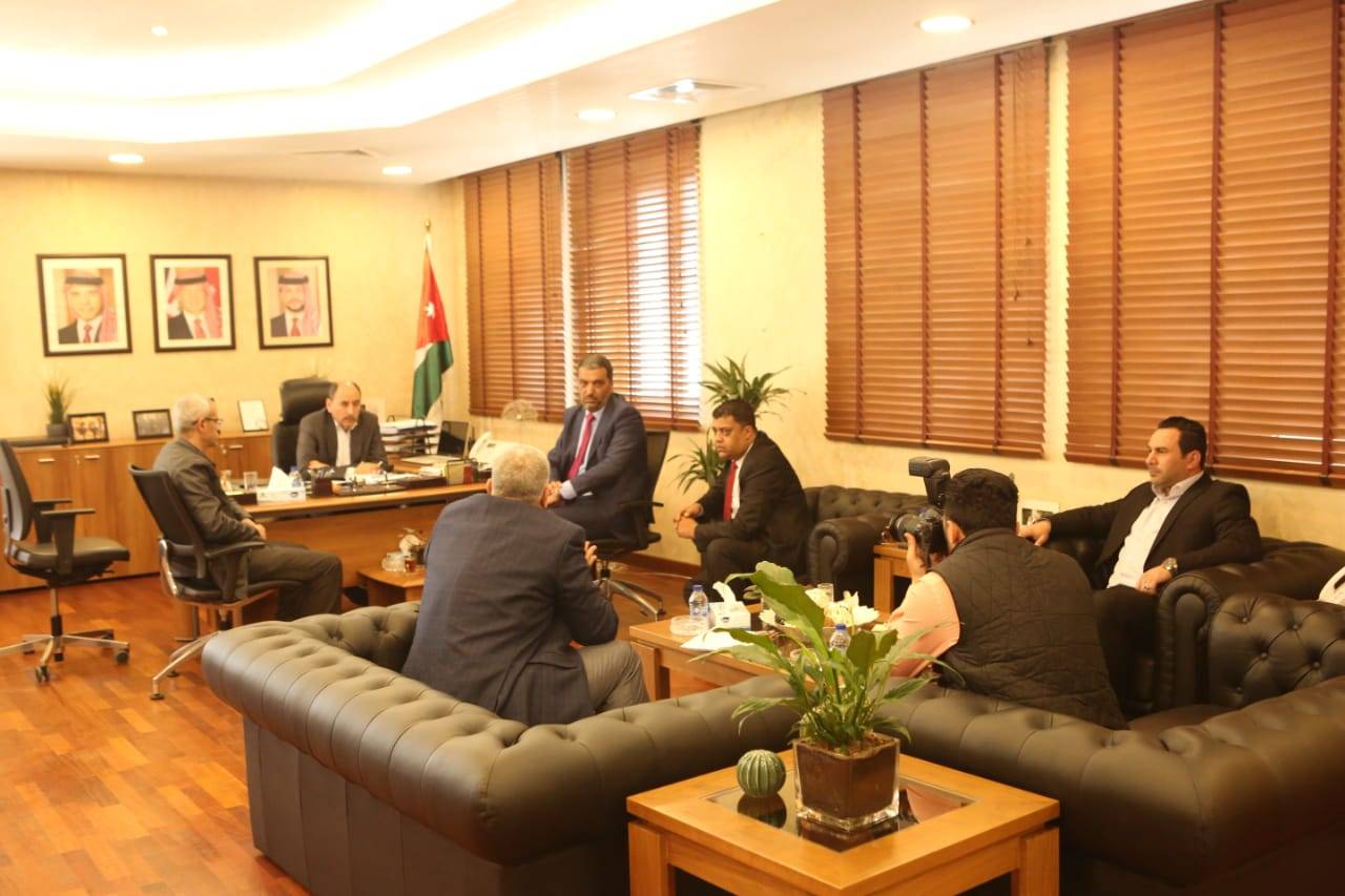 وزير الأشغال العامة يبحث مع رئيسي بلديتي الظليل و الشونة الوسطى عدد من المشاريع 