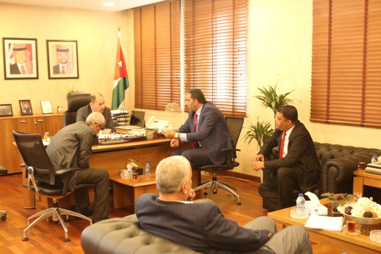 وزير الأشغال العامة يبحث مع رئيسي بلديتي الظليل و الشونة الوسطى عدد من المشاريع 