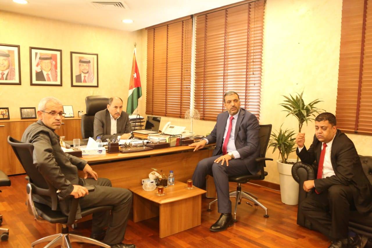 وزير الأشغال العامة يبحث مع رئيسي بلديتي الظليل و الشونة الوسطى عدد من المشاريع 