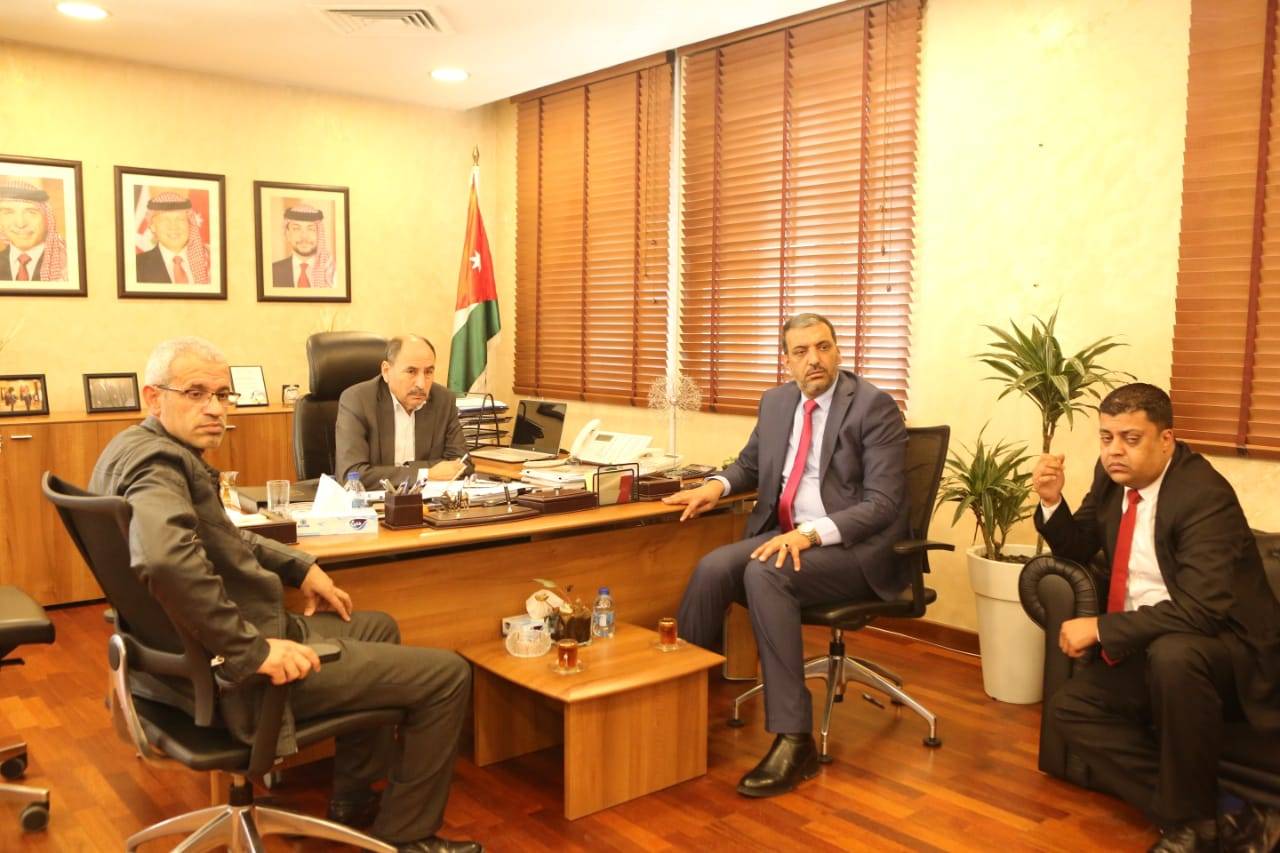 وزير الأشغال العامة يبحث مع رئيسي بلديتي الظليل و الشونة الوسطى عدد من المشاريع 