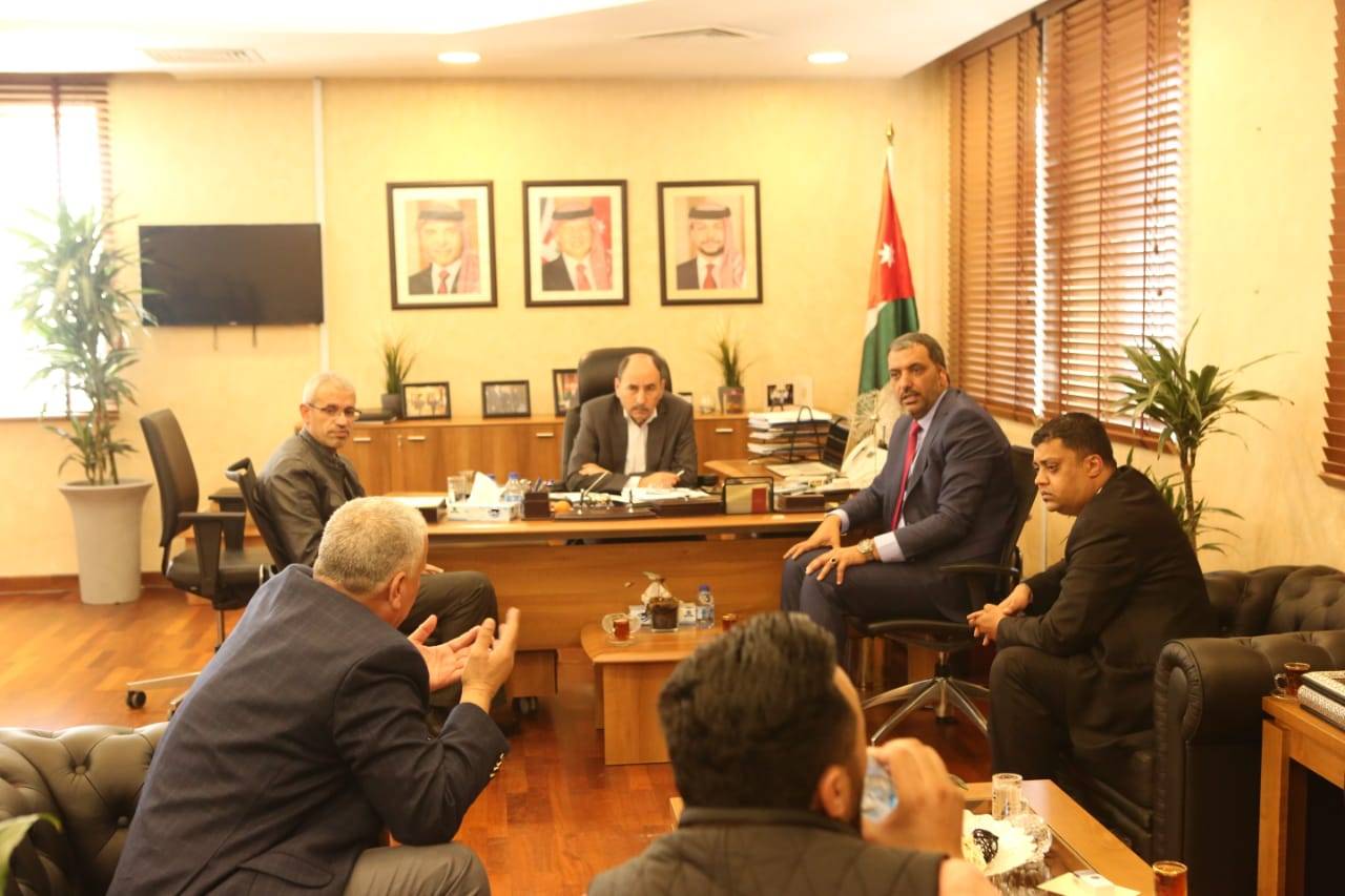 وزير الأشغال العامة يبحث مع رئيسي بلديتي الظليل و الشونة الوسطى عدد من المشاريع 