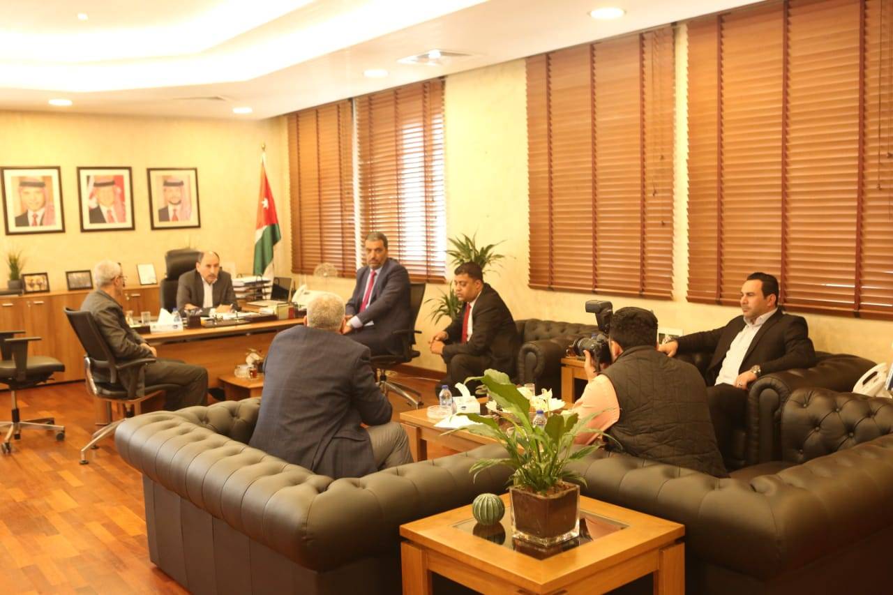 وزير الأشغال العامة يبحث مع رئيسي بلديتي الظليل و الشونة الوسطى عدد من المشاريع 