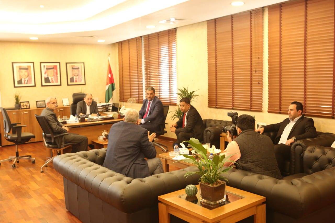 وزير الأشغال العامة يبحث مع رئيسي بلديتي الظليل و الشونة الوسطى عدد من المشاريع 