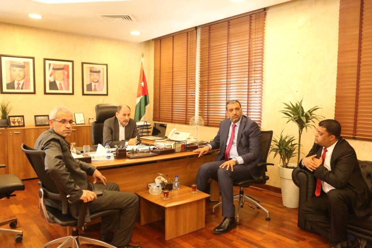 وزير الأشغال العامة يبحث مع رئيسي بلديتي الظليل و الشونة الوسطى عدد من المشاريع 