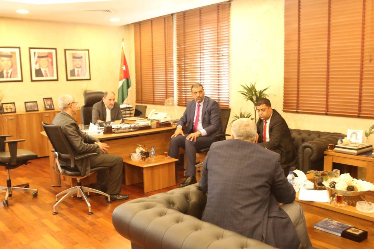 وزير الأشغال العامة يبحث مع رئيسي بلديتي الظليل و الشونة الوسطى عدد من المشاريع 