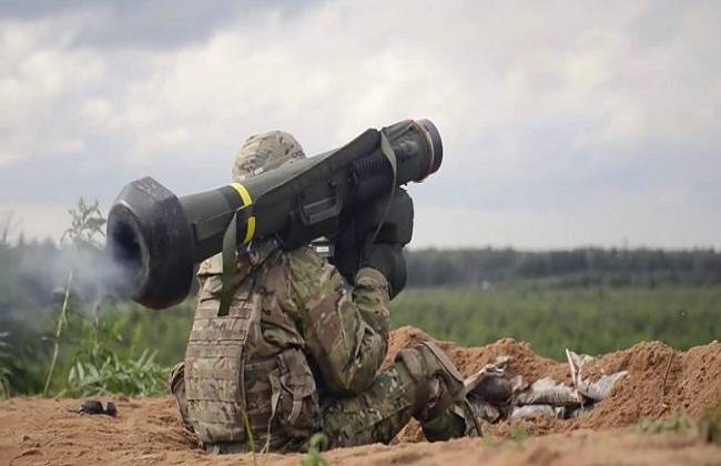 الخارجية الأمريكية تصادق على بيع صواريخ مضادة للدروع لبولندا