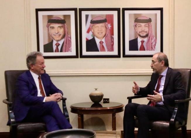 وزير الخارجية وشؤون المغتربين يبحث سبل تعزيز التعاون مع مدير برنامج الغذاء العالمي