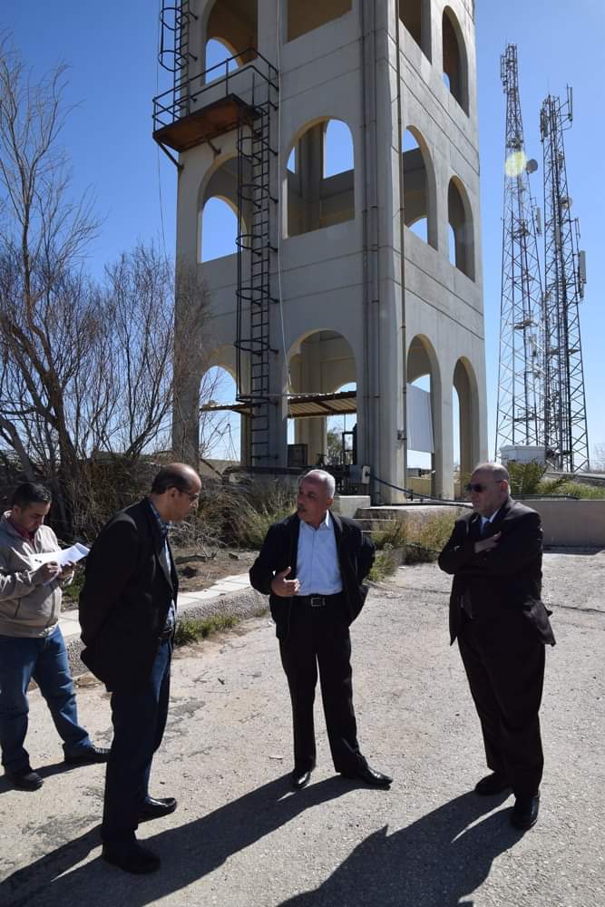 رئيس الجامعة الهاشمية يجري جولة تفقدية للآبار وخطوط خزانات المياه في الجامعة