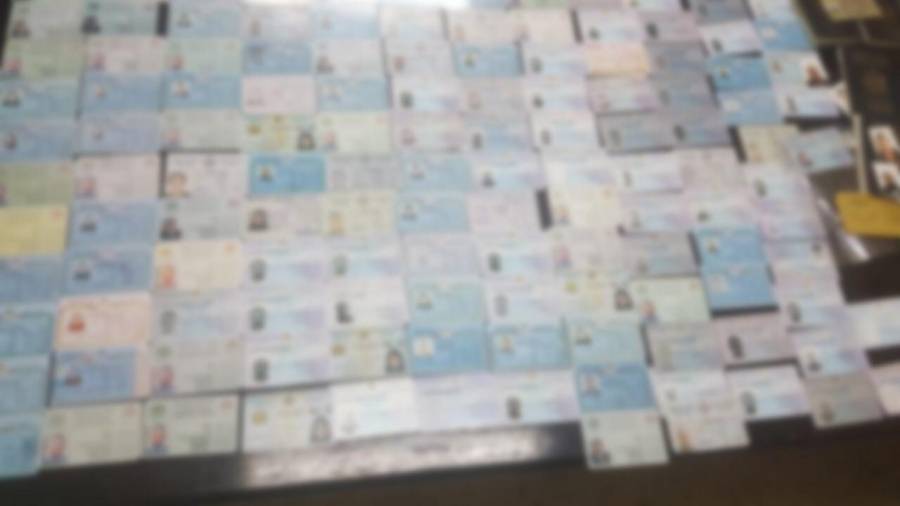 القبض على شخص امتهن تزوير الهويات الشخصية وبحوزته ماكنة تزوير وثبوتيات مزورة