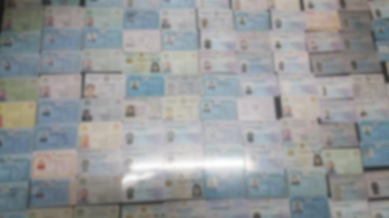 القبض على شخص امتهن تزوير الهويات الشخصية وبحوزته ماكنة تزوير وثبوتيات مزورة