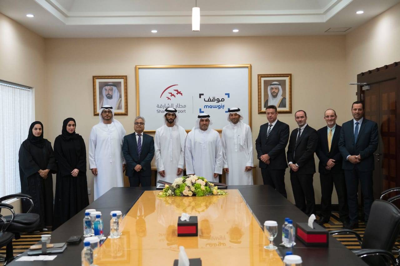 ھیئة مطار الشارقة الدولي تمنح عقد إدارة مواقف المركبات  لشركة موقف