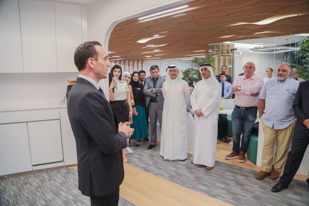 شبكة عرَب كلیكس الإلكترونیة تفتتح مقرھا الجدید في دبي 