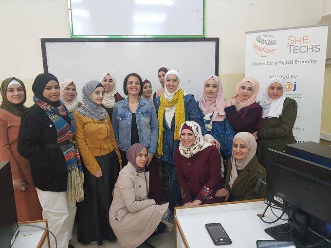 انتاج : 29% مشاركة الإناث في قطاع تكنولوجيا المعلومات و50 % الخريجات الجامعيات