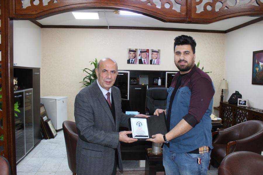 طلبة الجالیة العراقیة في جامعة فیلادلفیا یعتزون بجامعتھم