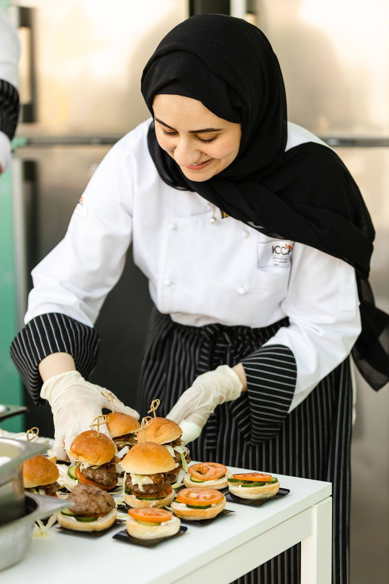 كانتين الشاطئ برعاية اتصالات يستقبل زواره بمجموعة من الأنشطة والتجارب المتنوعة