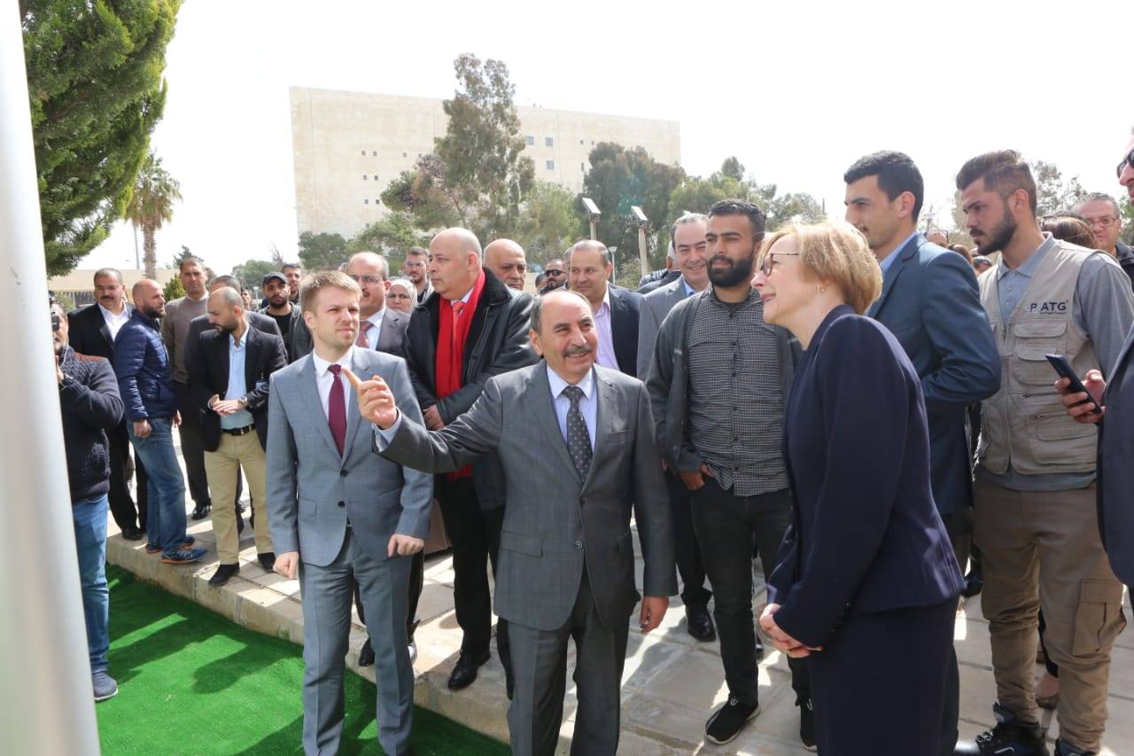 وزارة الأشغال العامة أول مبنى حكومي يعتمد بالكامل على الطاقة الشمسية