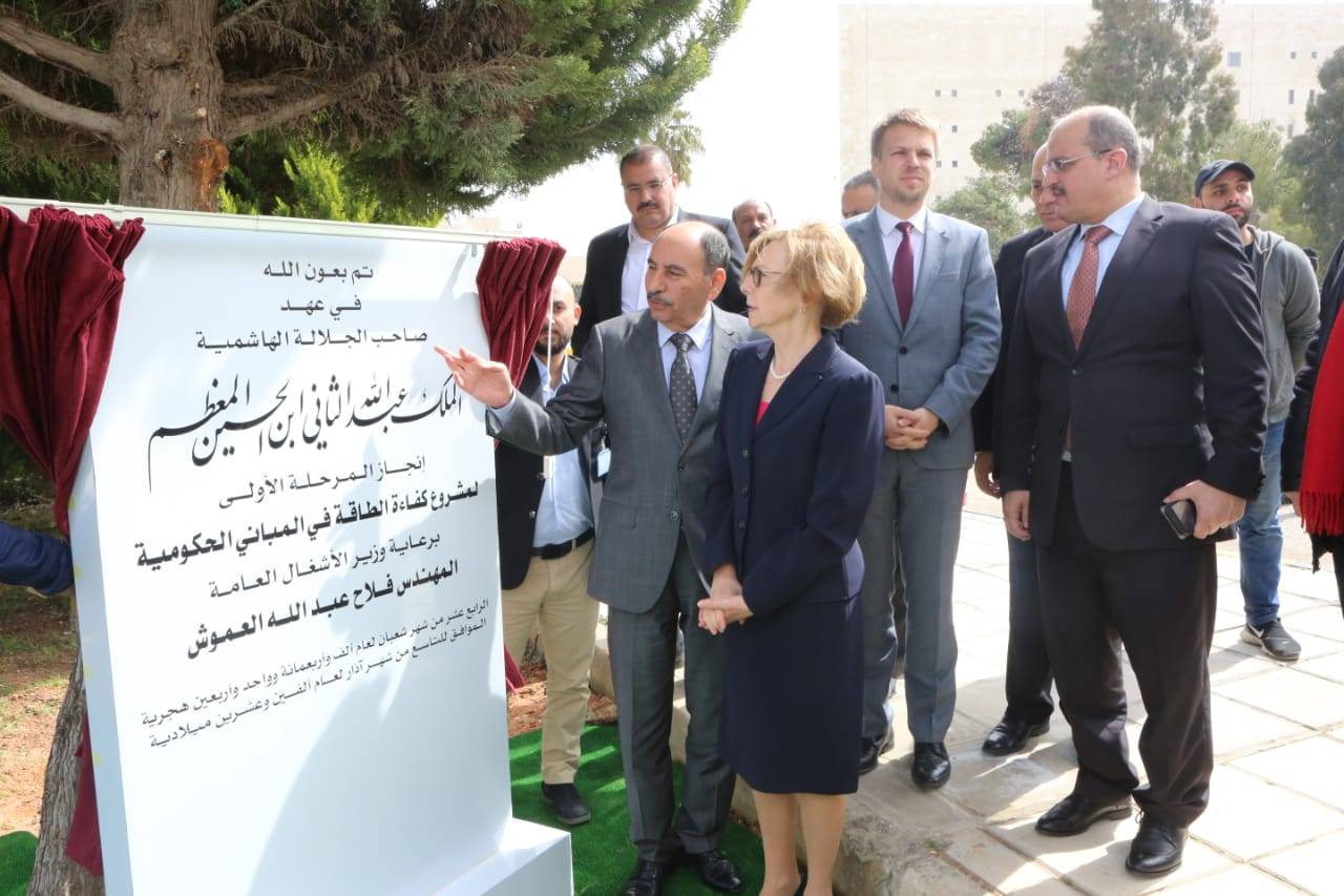 وزارة الأشغال العامة أول مبنى حكومي يعتمد بالكامل على الطاقة الشمسية