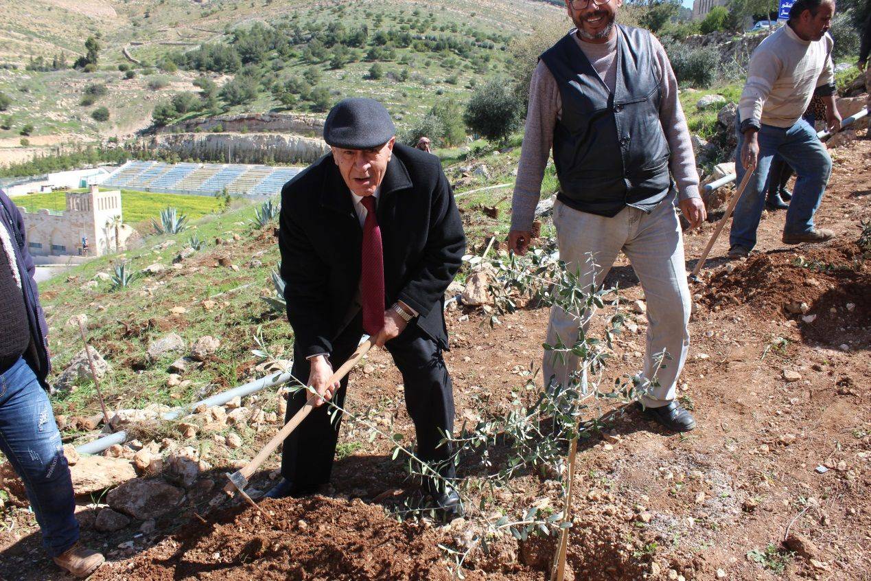 جامعة فیلادلفیا تحتفي بیوم الشجرة