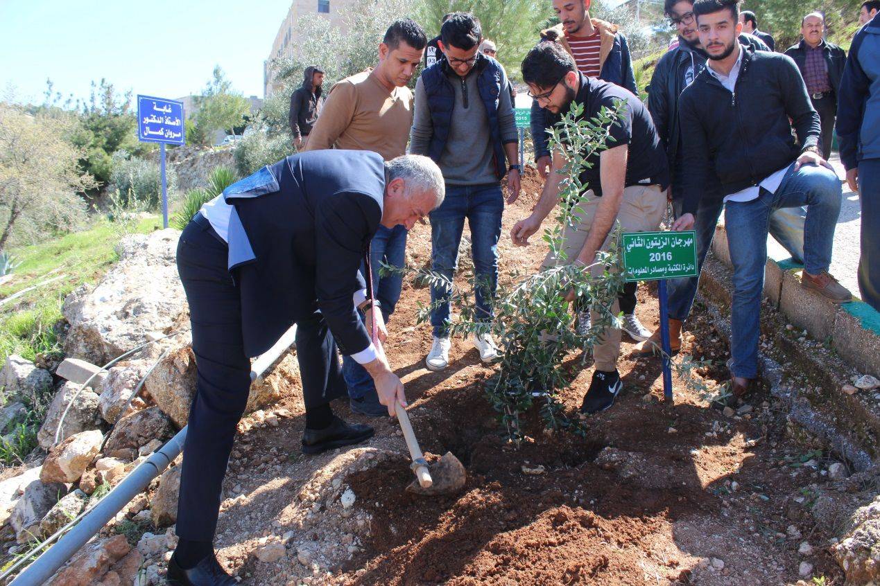 جامعة فیلادلفیا تحتفي بیوم الشجرة