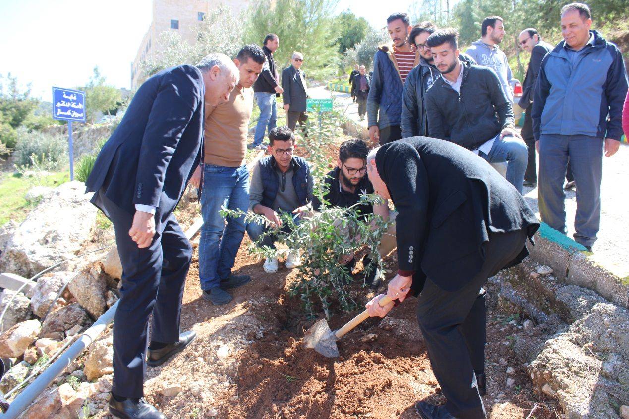 جامعة فیلادلفیا تحتفي بیوم الشجرة
